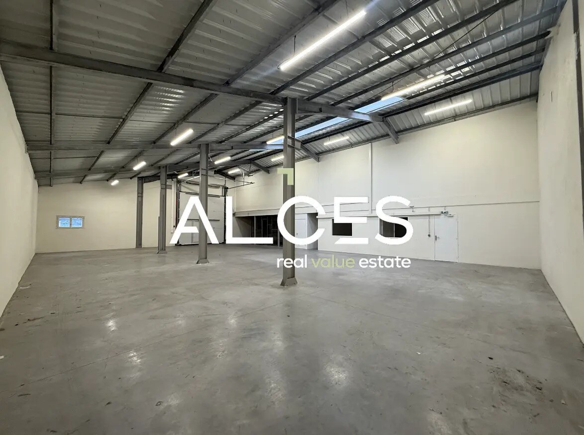 Flex in Pessac for lease Building Photo- Image 1 of 5