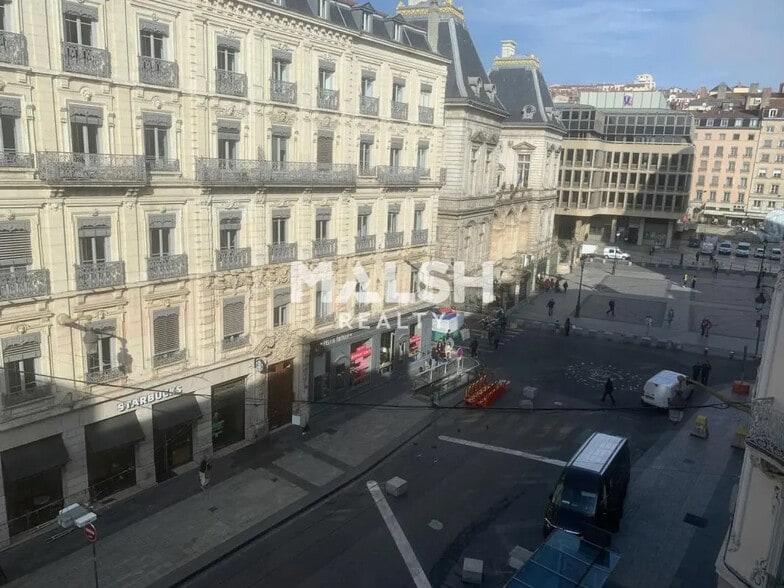 Office in Lyon for lease - Building Photo - Image 1 of 8