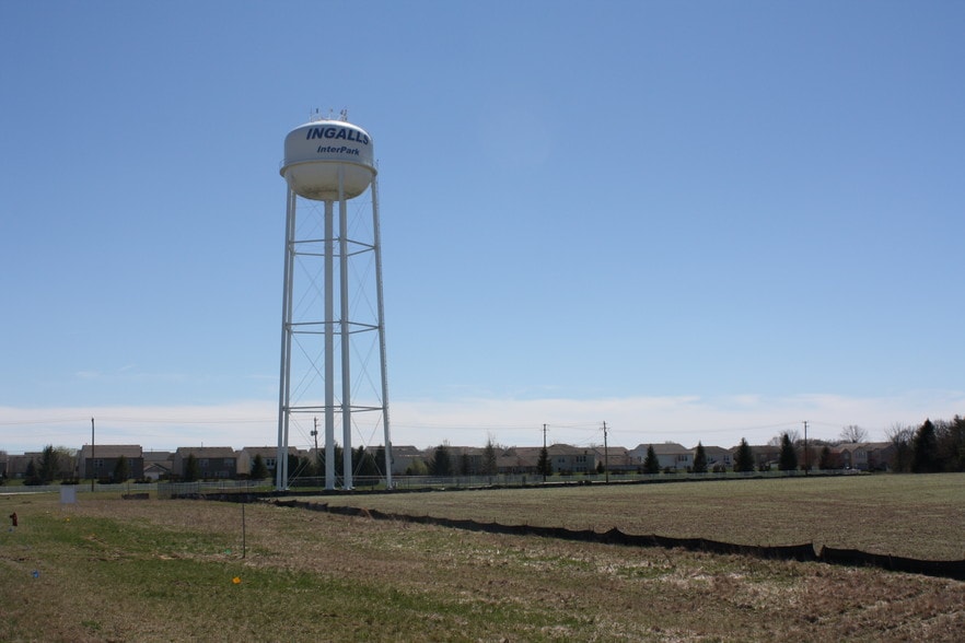 13 CR & W 800, Pendleton, IN à vendre - Photo du bâtiment - Image 2 de 5