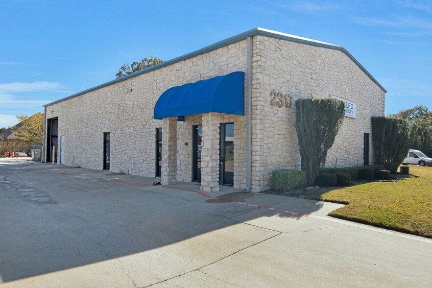 2317 Michigan Ct, Arlington, TX for lease - Building Photo - Image 1 of 12