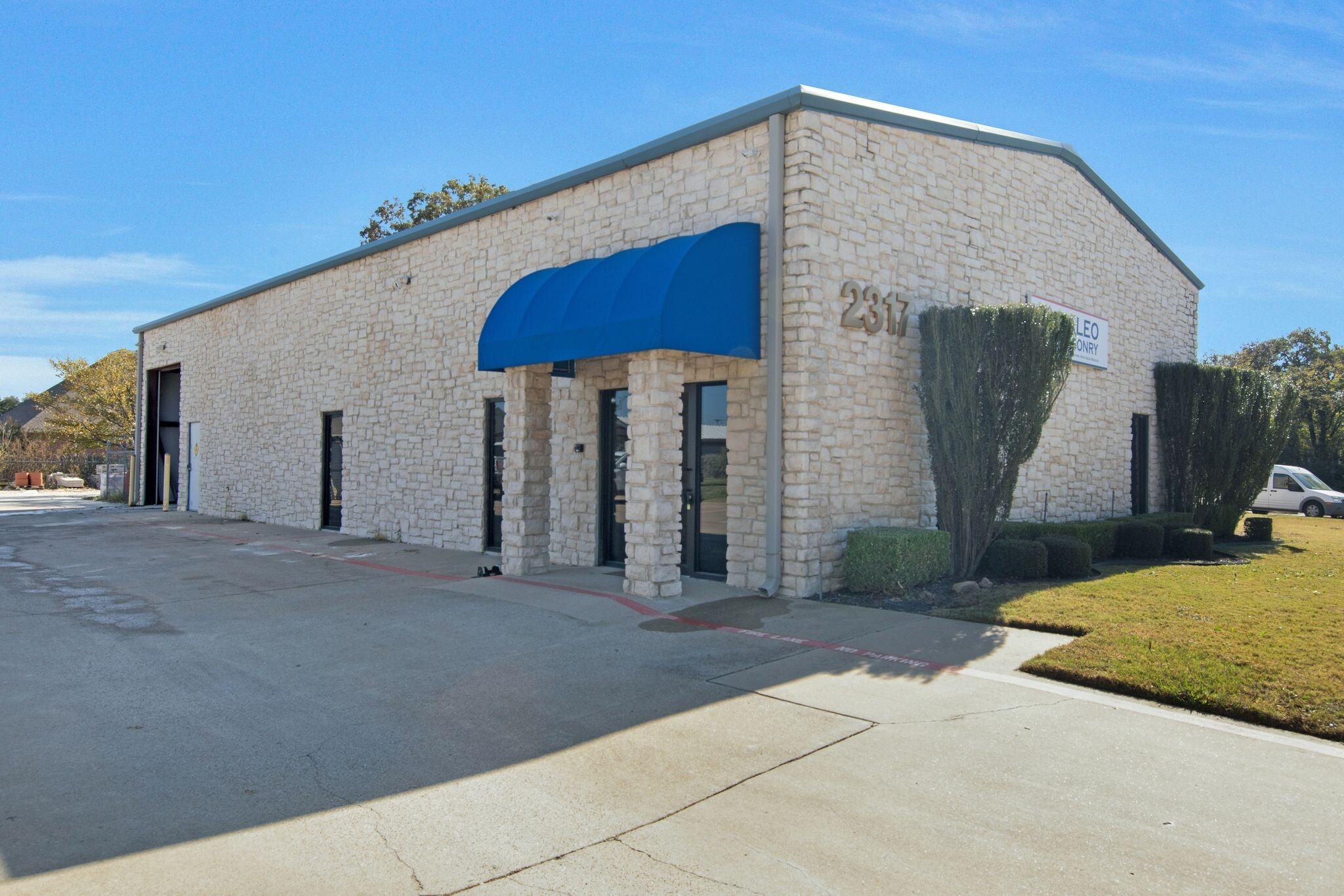 2317 Michigan Ct, Arlington, TX for lease Building Photo- Image 1 of 13