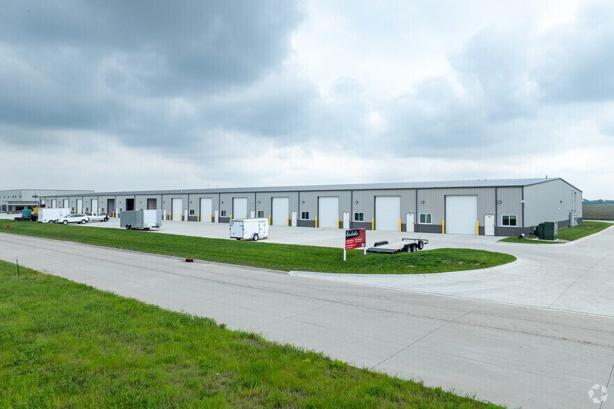 1311 NW Laurel St, Elkhart, IA à vendre - Photo du bâtiment - Image 3 de 6