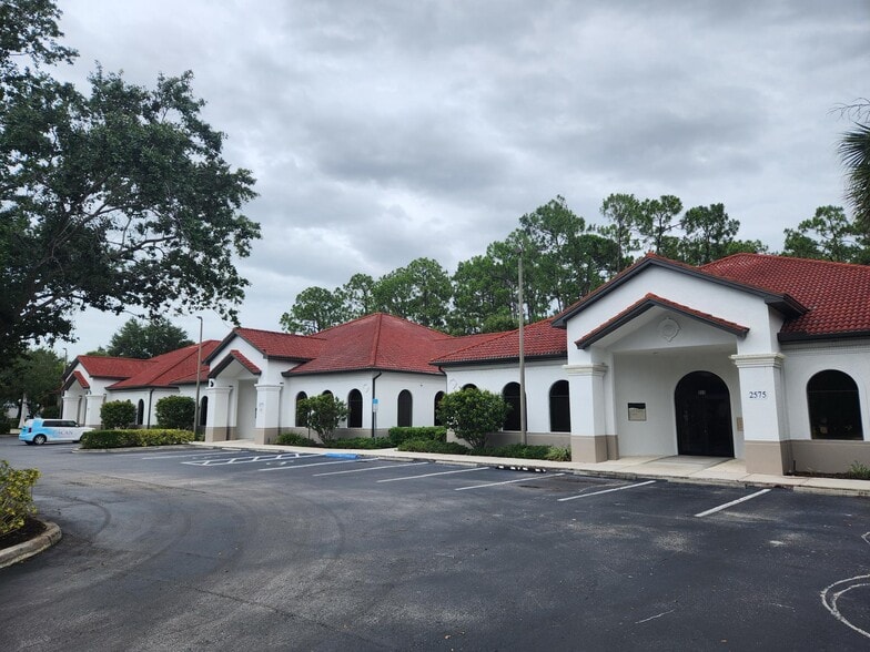 2575 Northbrooke Plaza Dr, Naples, FL à louer - Photo du bâtiment - Image 3 de 3