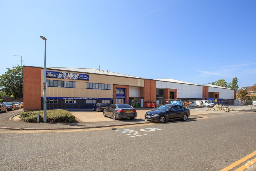 Richmond Rd, Kingston Upon Thames à louer - Photo du bâtiment - Image 3 de 3