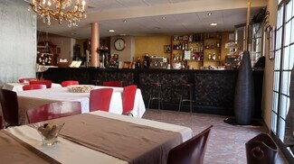 Plus de détails pour Multi-résidentiel à vendre