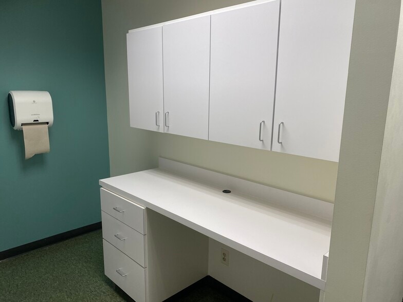 4690 Munson St NW, Canton, OH for sale - Interior Photo - Image 2 of 14