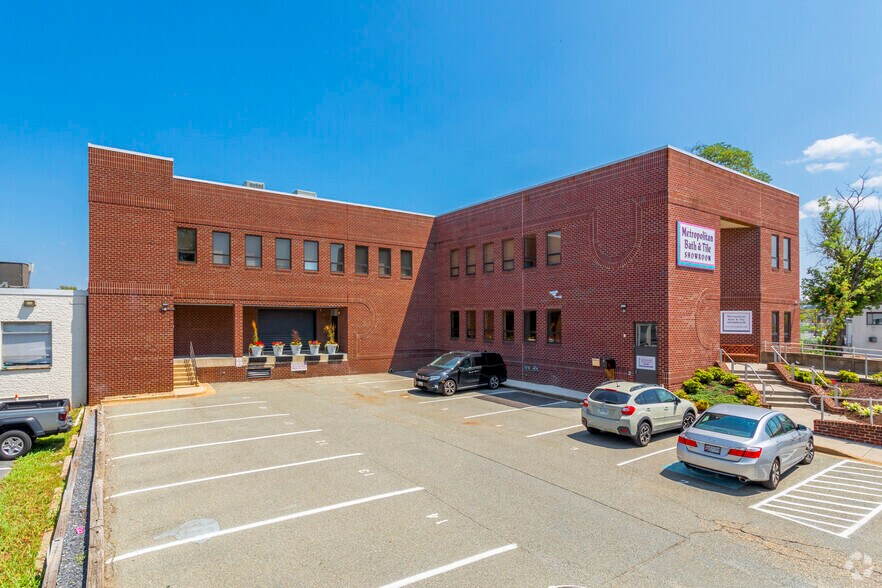 12331 Carroll Ave, Rockville, MD à louer - Photo du bâtiment - Image 2 de 7