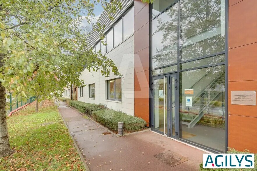 Industriel dans Lisses à louer - Photo du bâtiment - Image 2 de 8