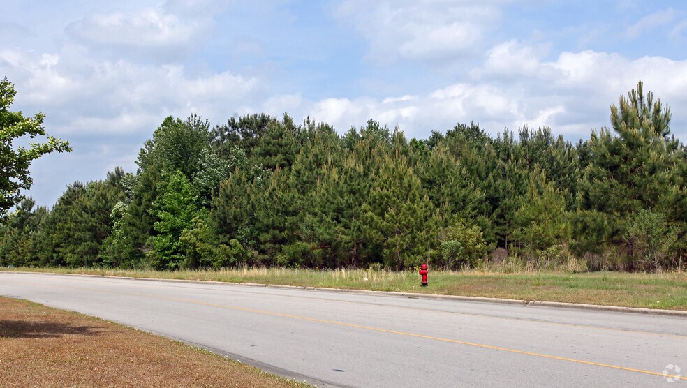 Five Commercial Assets portefeuille de 5 propriétés à vendre sur LoopNet.ca - Photo du bâtiment - Image 1 de 3