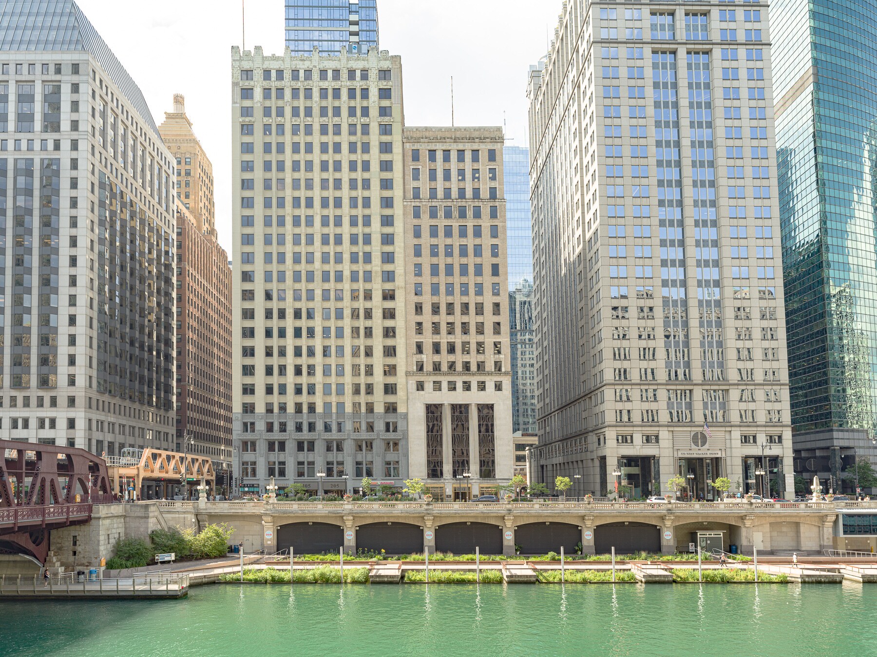 211 W Wacker Dr, Chicago, IL for lease Primary Photo- Image 1 of 11