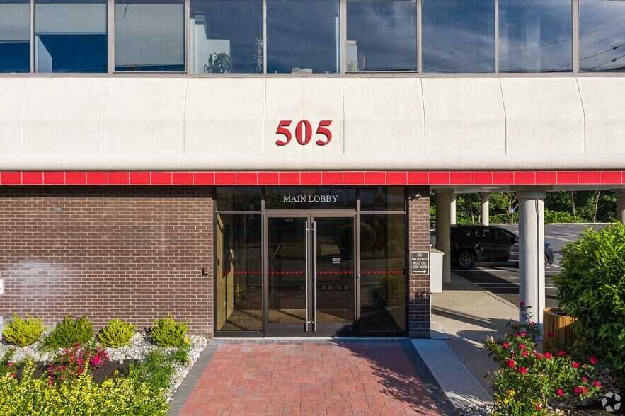 505 Thornall St, Edison, NJ à louer - Photo du bâtiment - Image 3 de 13