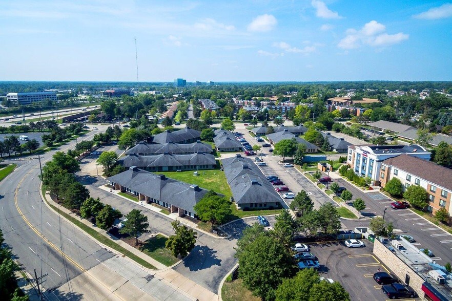 28300 Franklin Rd, Southfield, MI à vendre - Photo du bâtiment - Image 2 de 6