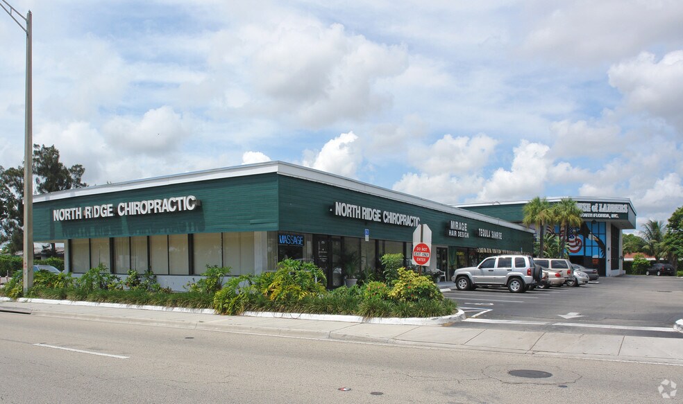 4711 N Dixie Hwy, Oakland Park, FL à louer - Photo du bâtiment - Image 2 de 5