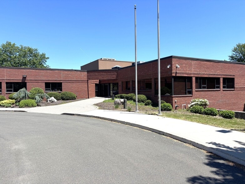135 South Rd, Farmington, CT for sale - Building Photo - Image 2 of 4