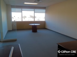 2 City Hall Plz, Rahway, NJ à louer Photo intérieure- Image 2 de 4