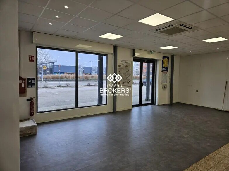 Commerce de détail dans Bourg-en-Bresse à louer - Photo intérieure - Image 2 de 7