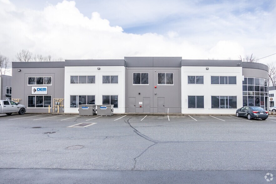 44981 Commercial Crt, Chilliwack, BC à louer - Photo du bâtiment - Image 3 de 4