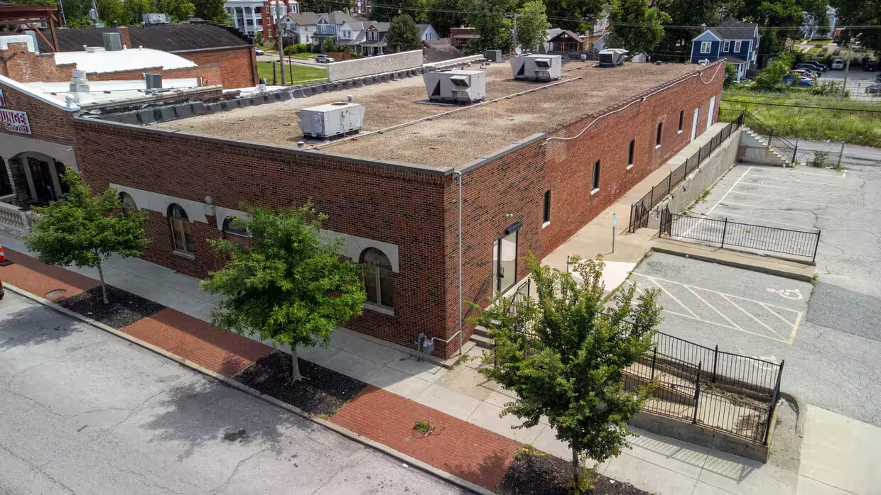 3947 Broadway St, Kansas City, MO for lease Primary Photo- Image 1 of 16