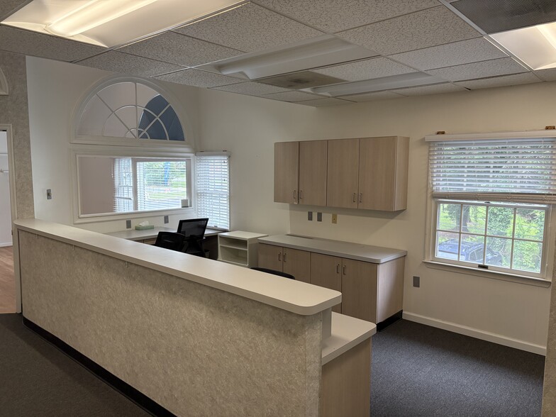 17902 Georgia Ave, Olney, MD for lease - Interior Photo - Image 3 of 20