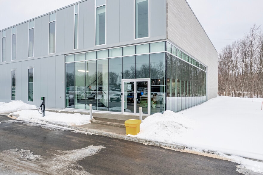 550 Ch De La Côte S, Boisbriand, QC à vendre - Photo du bâtiment - Image 3 de 4