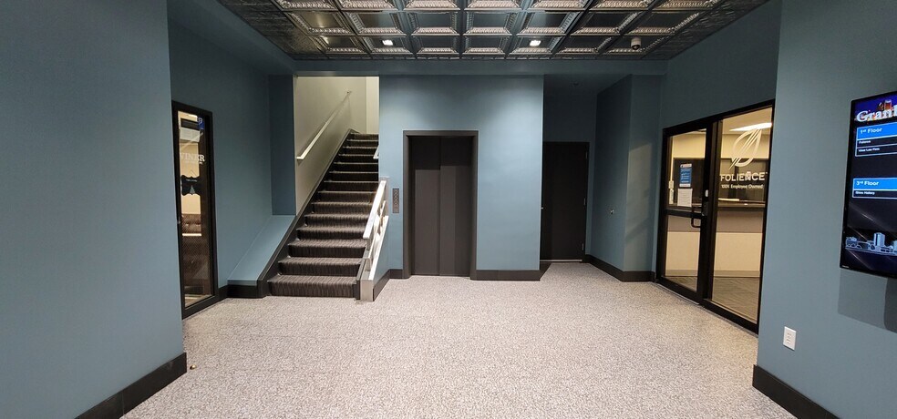 230 2nd St SE, Cedar Rapids, IA à louer - Photo intérieure - Image 2 de 6