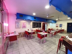 Retail in Barcelona, Barcelona for lease Interior Photo- Image 2 of 10