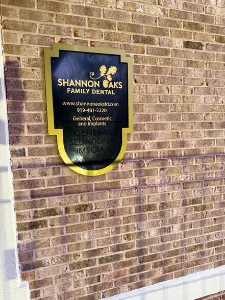 1398 Kildaire Farm Rd, Cary, NC à louer - Photo du bâtiment - Image 3 de 3