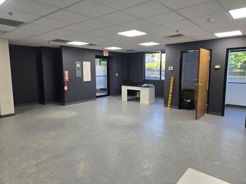 669 Broad Ave, Ridgefield, NJ à louer - Photo du bâtiment - Image 3 de 9