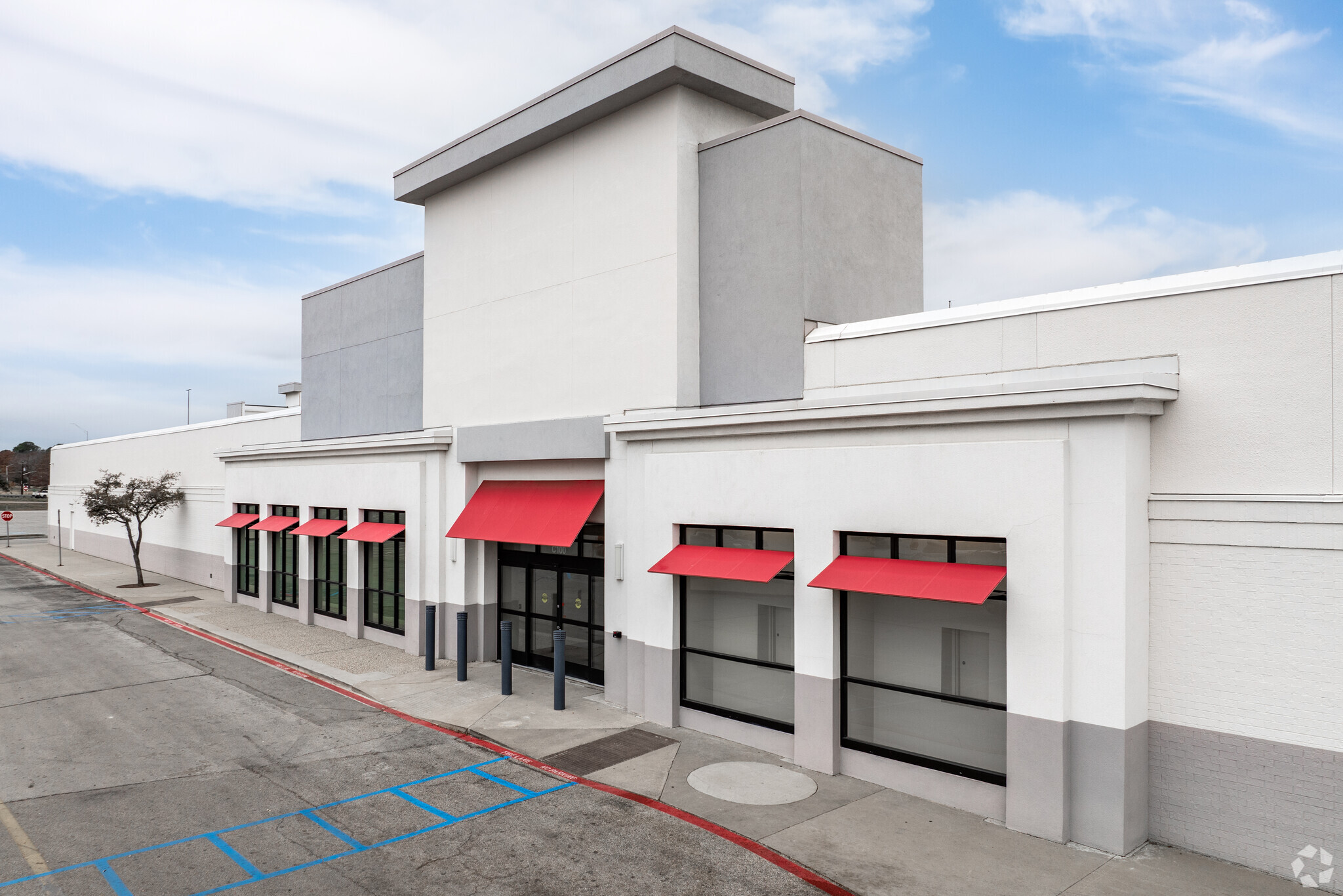 2201 S Interstate 35 E, Denton, TX for lease Building Photo- Image 1 of 21