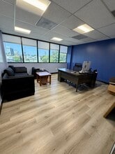 4419 Van Nuys Blvd, Sherman Oaks, CA for lease Interior Photo- Image 1 of 11