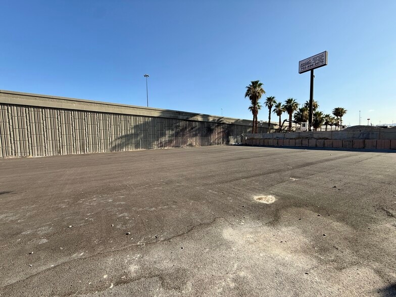 2039 W Bonanza Rd, Las Vegas, NV for lease - Building Photo - Image 3 of 20