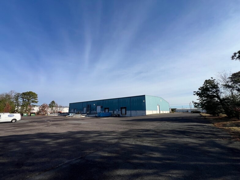 202 W Parkway Dr, Egg Harbor Township, NJ for lease - Building Photo - Image 2 of 14