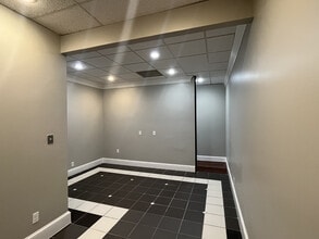 9100 Southwest Fwy, Houston, TX for lease Interior Photo- Image 1 of 8