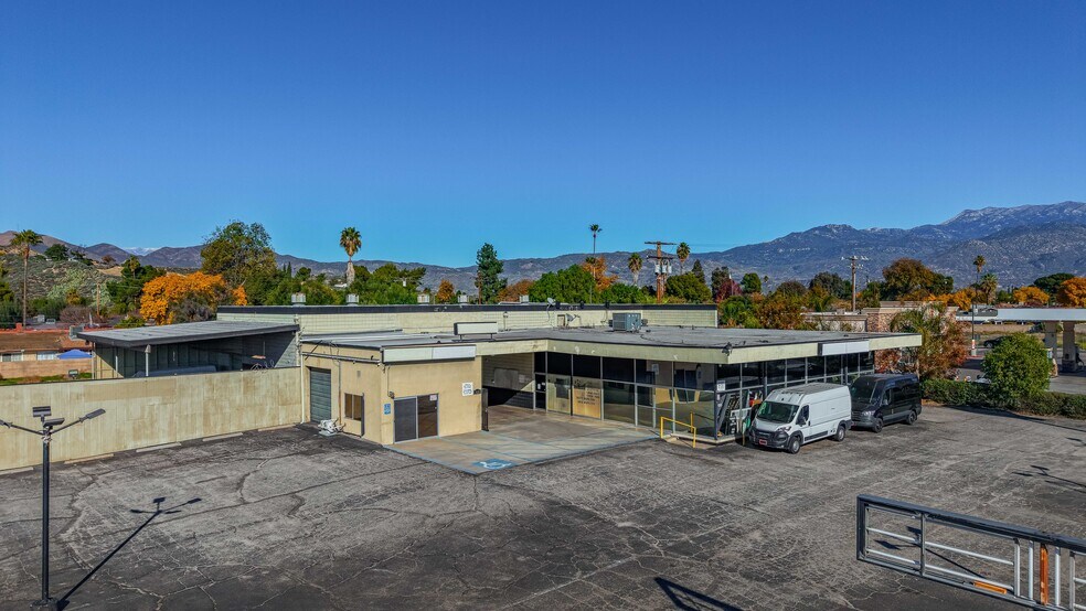 3630 E Florida Ave, Hemet, CA à vendre - Photo du bâtiment - Image 1 de 64