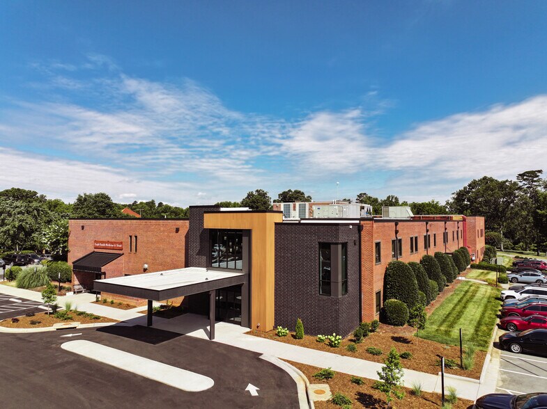 3511 W Market St, Greensboro, NC à louer - Photo du bâtiment - Image 1 de 10