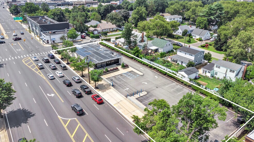 267 Old Country Rd, Carle Place, NY à louer - Photo du bâtiment - Image 2 de 4