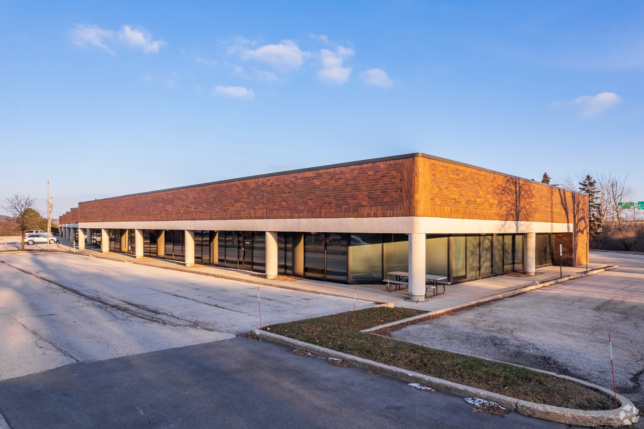 20711 W Watertown Rd, Waukesha, WI à louer Photo principale- Image 1 de 19