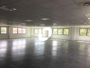 Office in Saint-Priest for lease Interior Photo- Image 2 of 9