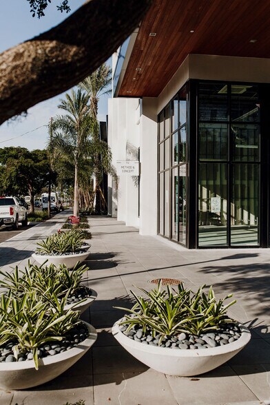 111 10th St S, Naples, FL à vendre - Photo du bâtiment - Image 3 de 32