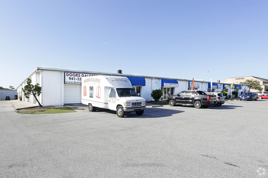 1850-1890 University Pky, Sarasota, FL à louer - Photo du bâtiment - Image 3 de 25