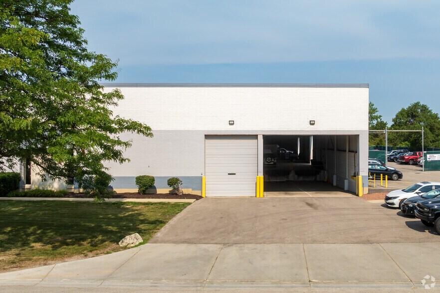 2300 Hammond Dr, Schaumburg, IL for lease - Building Photo - Image 2 of 5