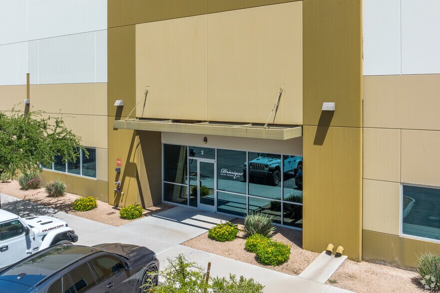 5720 S 40th St, Phoenix, AZ à louer - Photo du bâtiment - Image 2 de 4