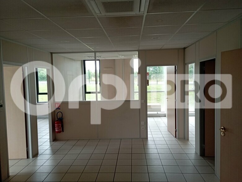 Office in Reims for lease - Interior Photo - Image 3 of 8