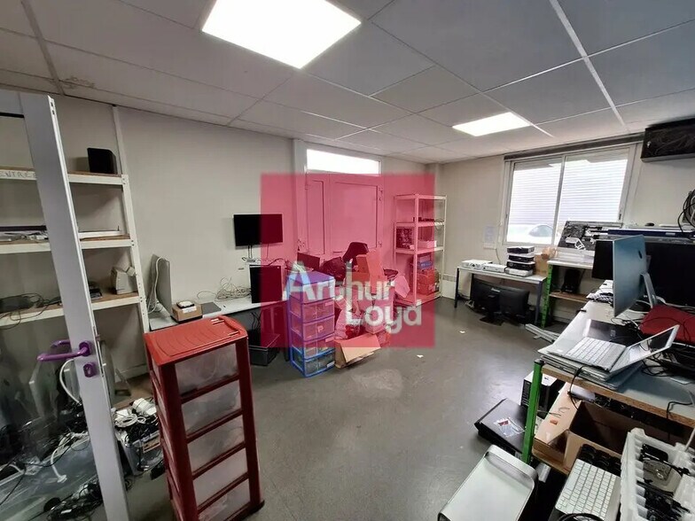 Office in Clermont-Ferrand for lease - Interior Photo - Image 2 of 11