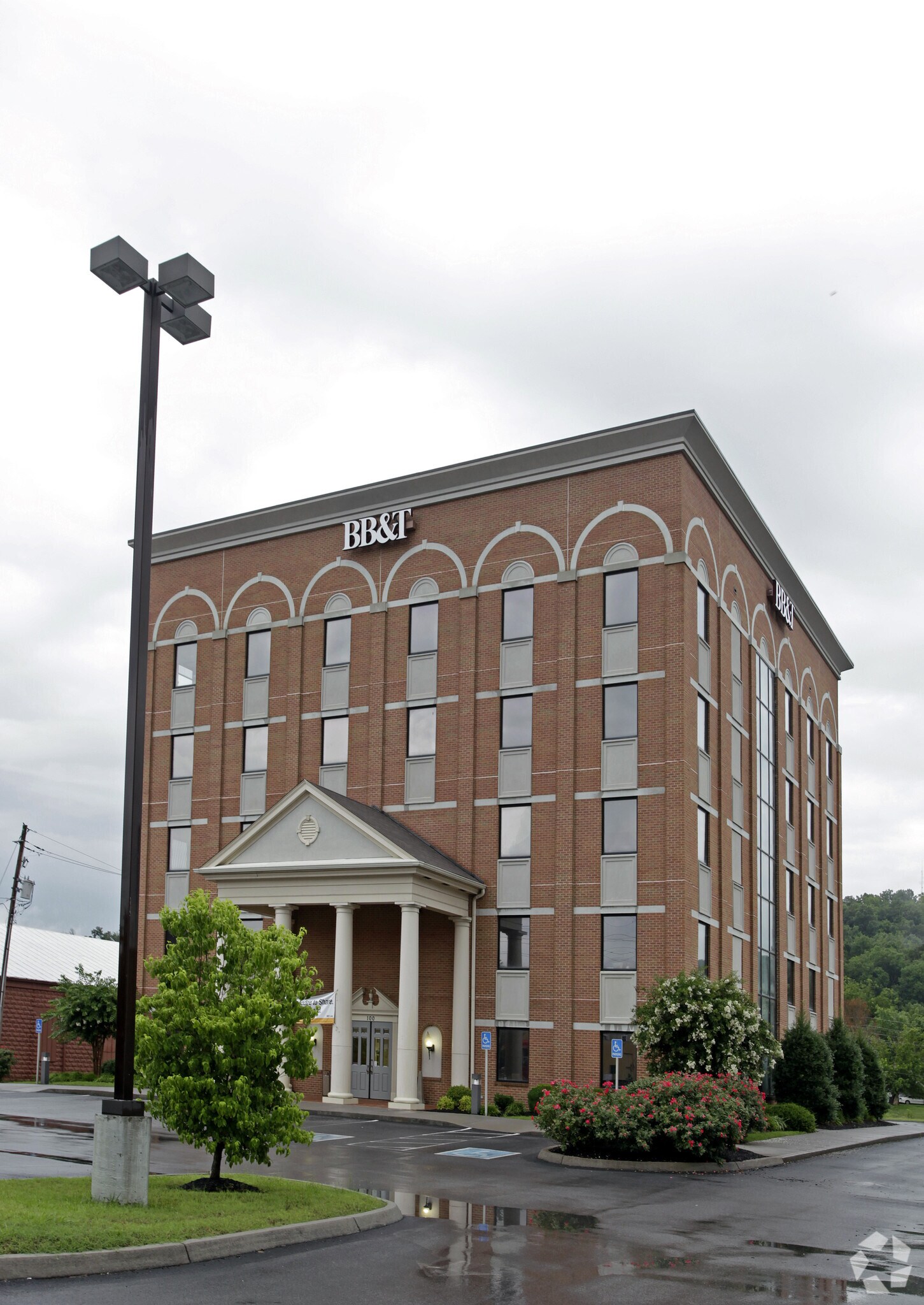 100 E Main St, Sevierville, TN for lease Primary Photo- Image 1 of 17