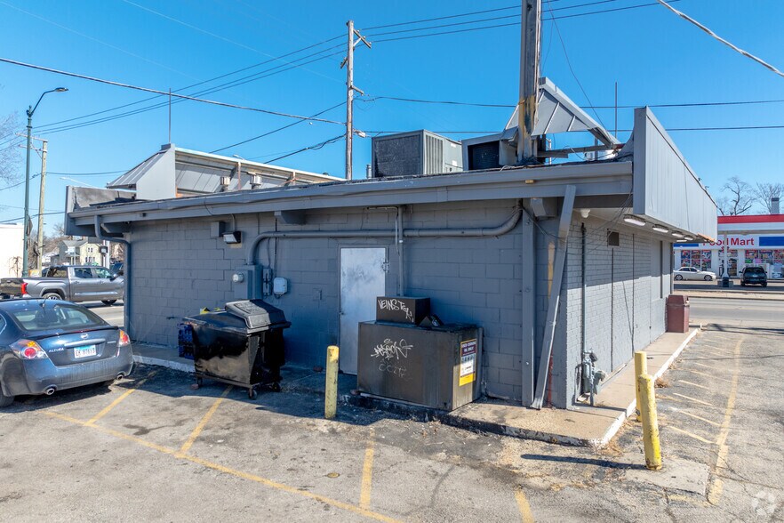 345 Collins St, Joliet, IL à vendre - Photo du bâtiment - Image 2 de 12