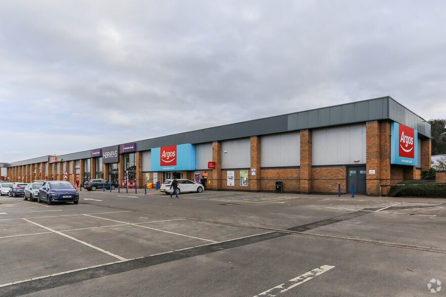 Leeds Rd, Huddersfield for lease - Primary Photo - Image 1 of 2