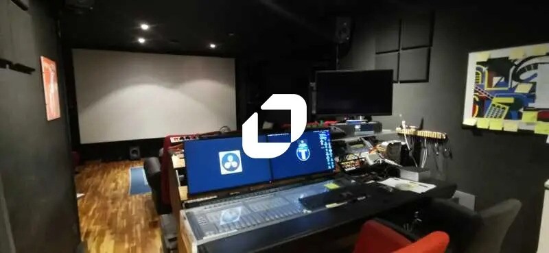 Retail in Paris for lease - Interior Photo - Image 2 of 8