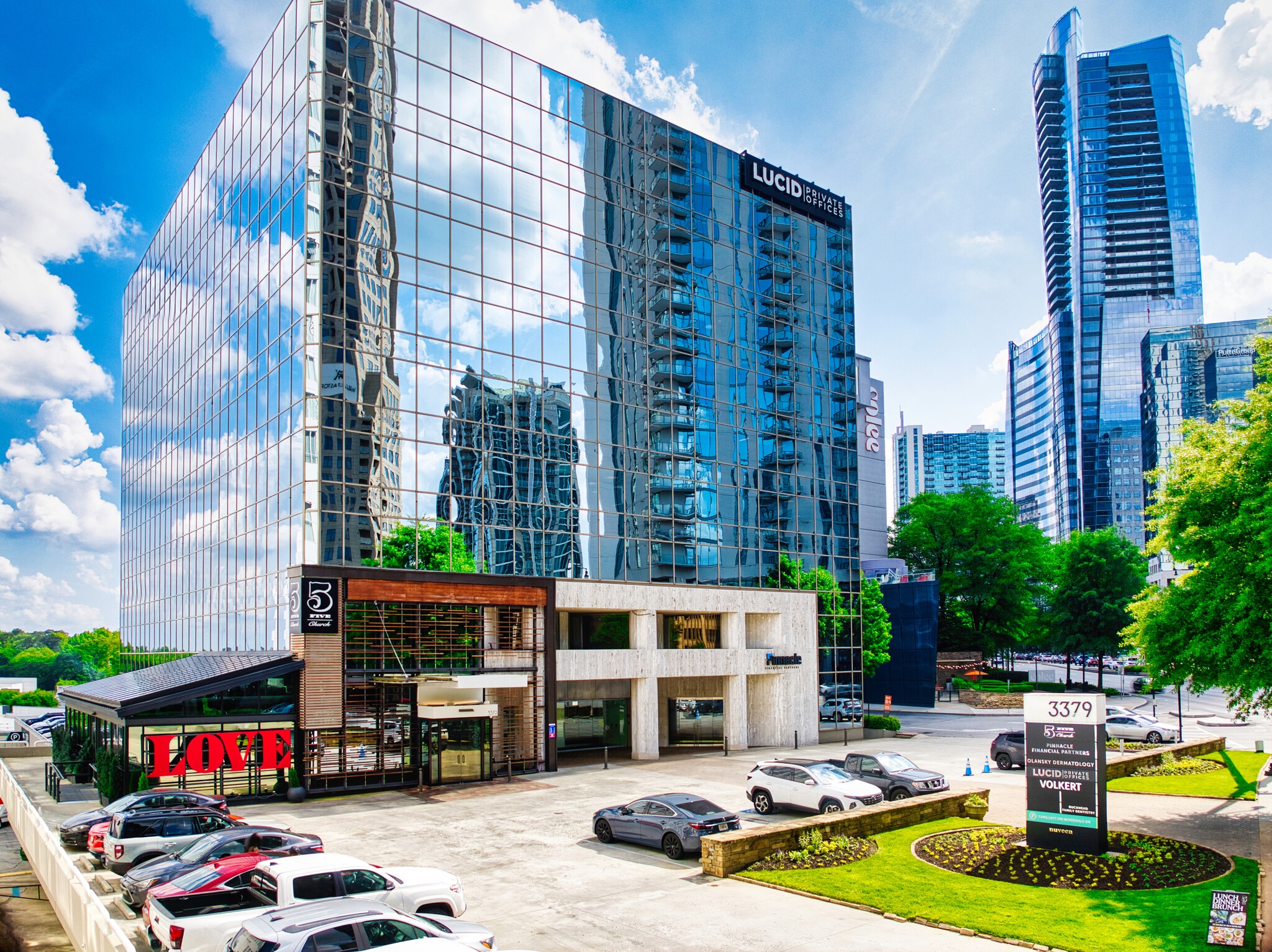 3379 Peachtree Rd NE, Atlanta, GA à louer Photo du bâtiment- Image 1 de 11