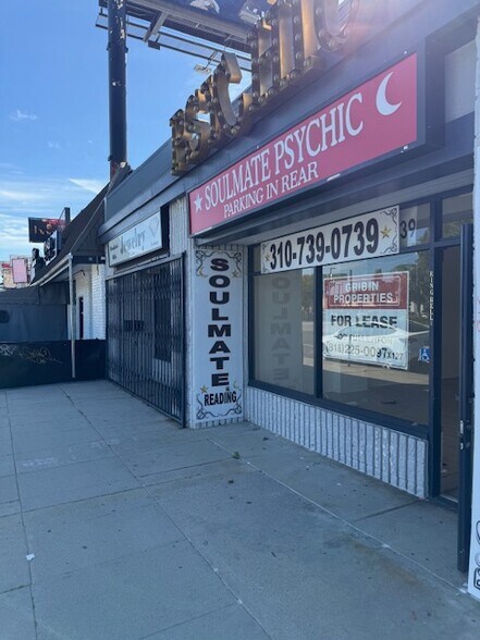 21930-21932 Ventura Blvd, Woodland Hills, CA à louer - Photo du bâtiment - Image 3 de 14